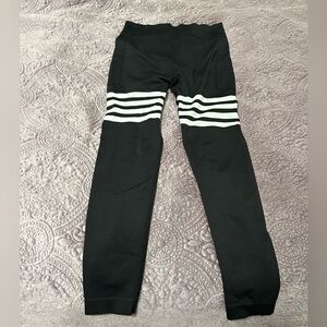 Athletic 4 Stripes Thigh Heigh Sports / Yoga Leggings Side Pockets!